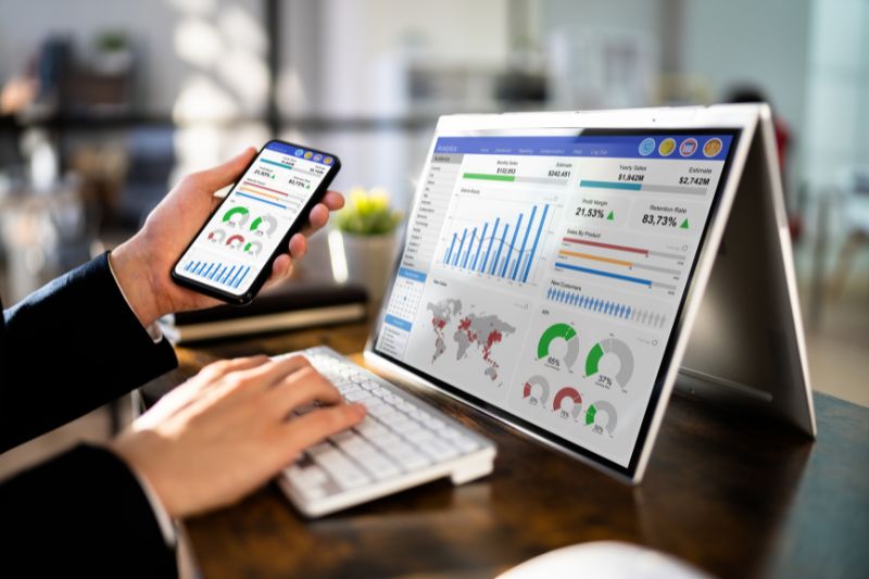 How to Track Business Expenses Using Your Phone